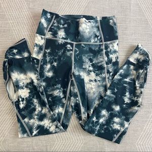 Fabletics Oasis High-Waisted 7/8 Twist Legging